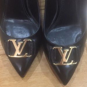 Authentic LV no low ballers please.👠🌺